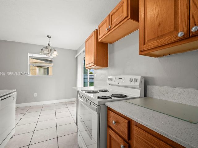 Дом в аренду по адресу 701 N 70th Ave 0 - фото 7450487