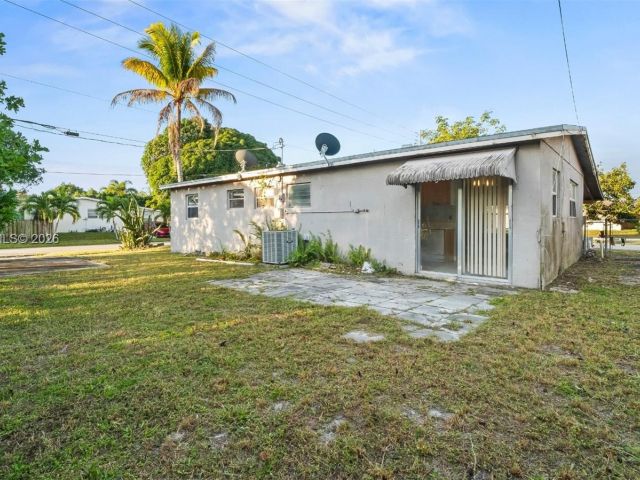 Дом в аренду по адресу 701 N 70th Ave 0 - фото 7450492