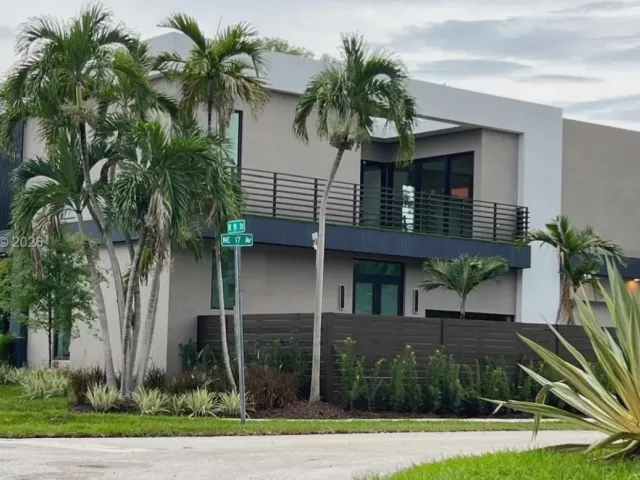 Продажа дома по адресу 1700 NE 18th St - фото 7411067