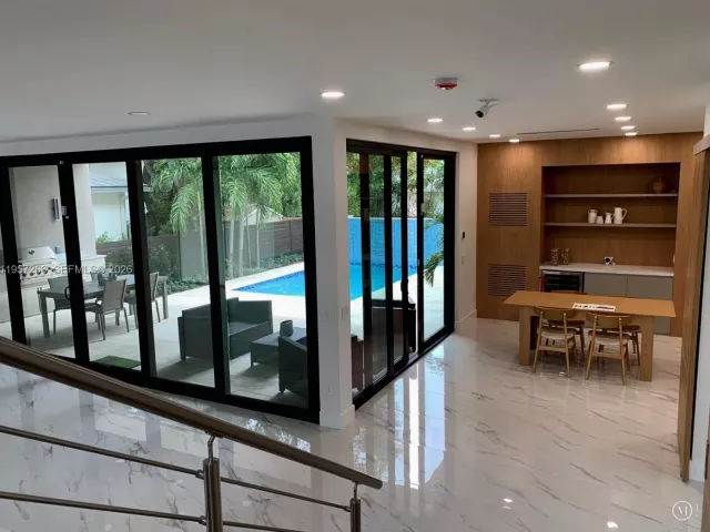 Продажа дома по адресу 1700 NE 18th St - фото 7411048