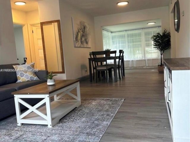 Дом в аренду по адресу 2500 NE 181st St 0 - фото 7453244