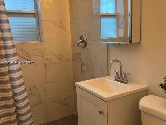 Дом в аренду по адресу 2500 NE 181st St 0 - фото 7453258