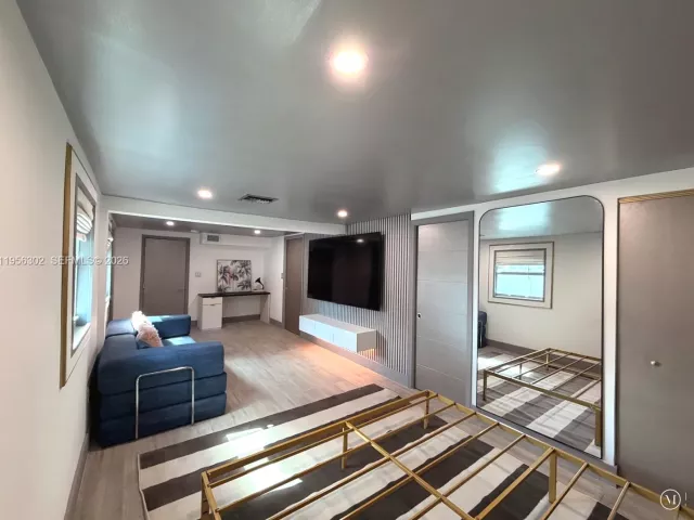 Дом в аренду по адресу 1532 N Andrews Ave - фото 7398359