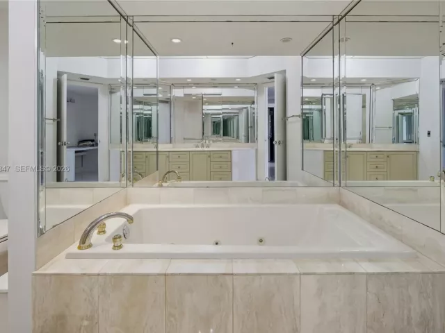 Продажа квартиры #2806 - фото 7350712