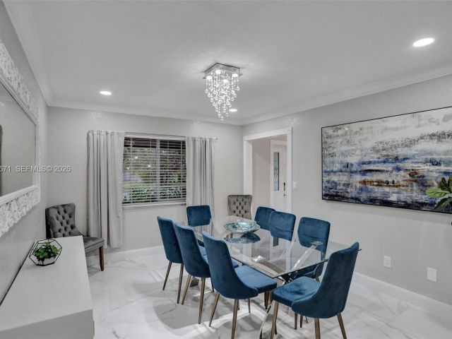 Продажа дома по адресу 466 NE 8th Ave - фото 7313539