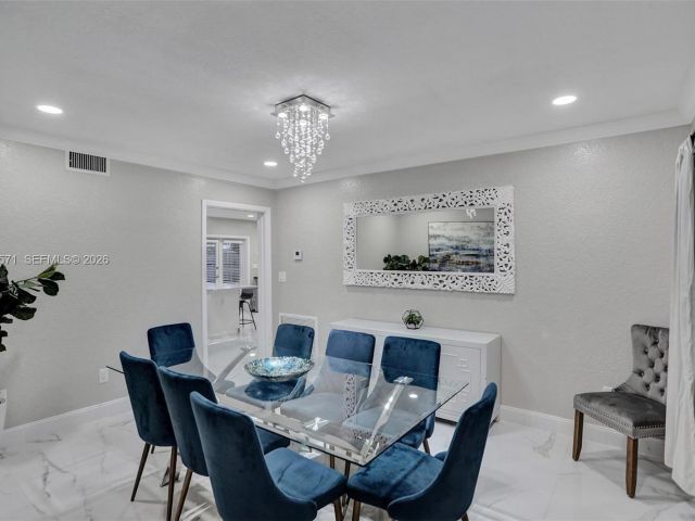 Продажа дома по адресу 466 NE 8th Ave - фото 7313542