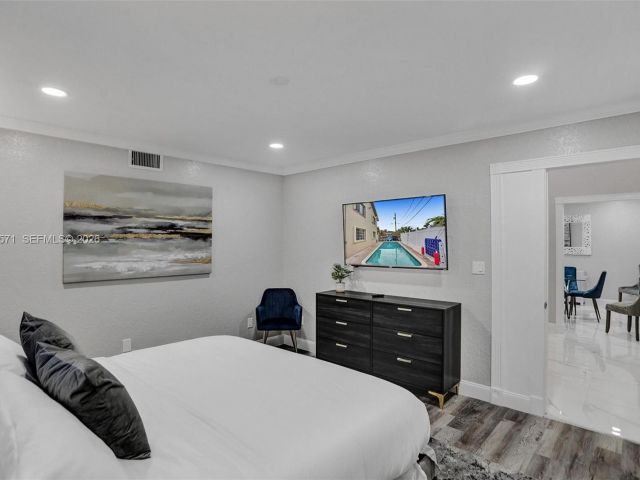 Продажа дома по адресу 466 NE 8th Ave - фото 7313543