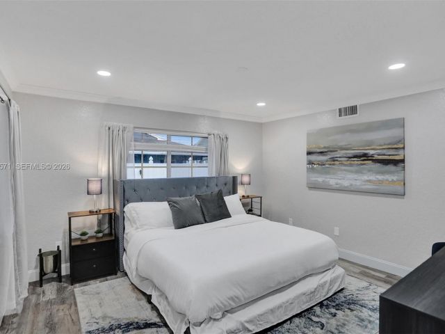 Продажа дома по адресу 466 NE 8th Ave - фото 7313544