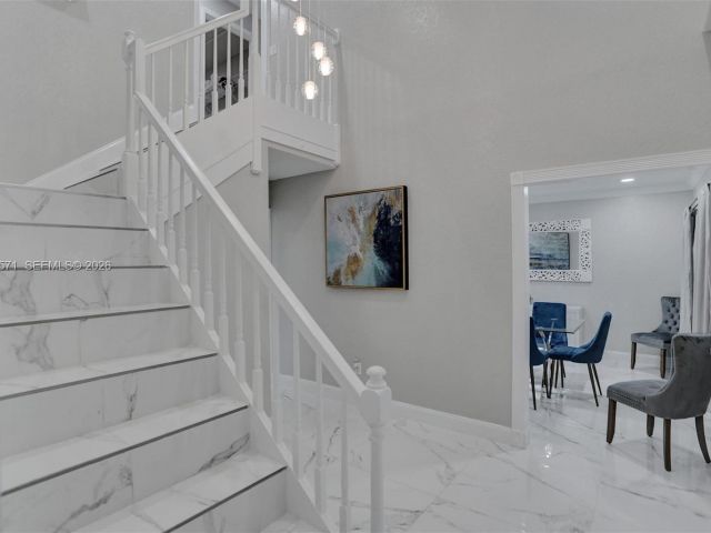 Продажа дома по адресу 466 NE 8th Ave - фото 7313546