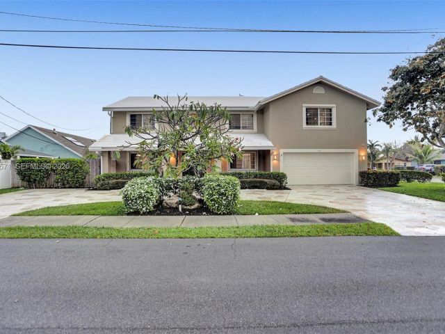 Продажа дома по адресу 466 NE 8th Ave - фото 7313550