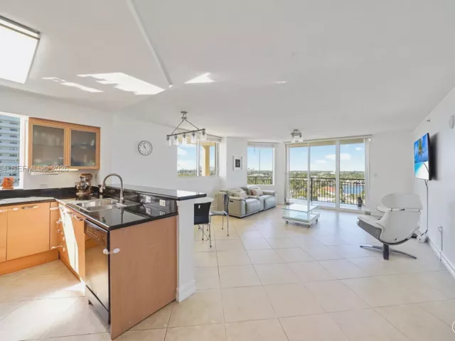 Продажа квартиры #1002 - фото 7341575