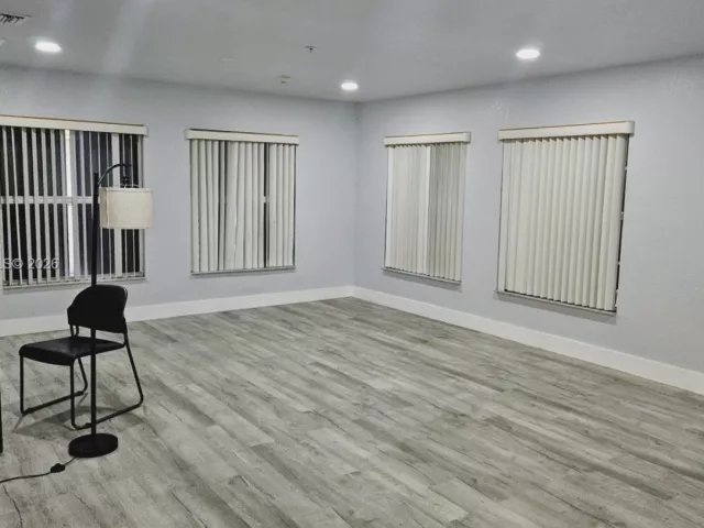 Дом в аренду по адресу 2953 NW 10th Ct Main - фото 7324894