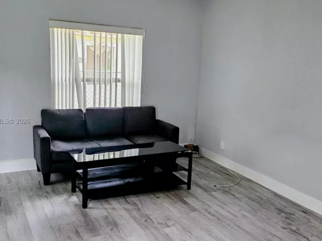 Дом в аренду по адресу 2953 NW 10th Ct Main - фото 7324888