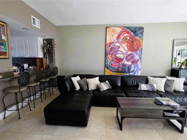 Продажа дома по адресу 10240 SW 154th Cir Ct 103-6 - фото 7439699