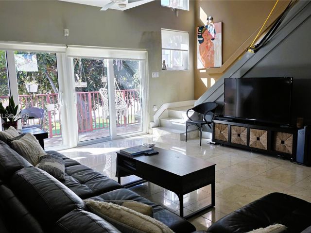 Продажа дома по адресу 10240 SW 154th Cir Ct 103-6 - фото 7439700