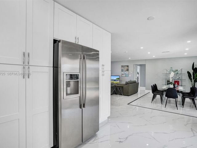 Продажа дома по адресу 477 SE 17th Ter - фото 7327160