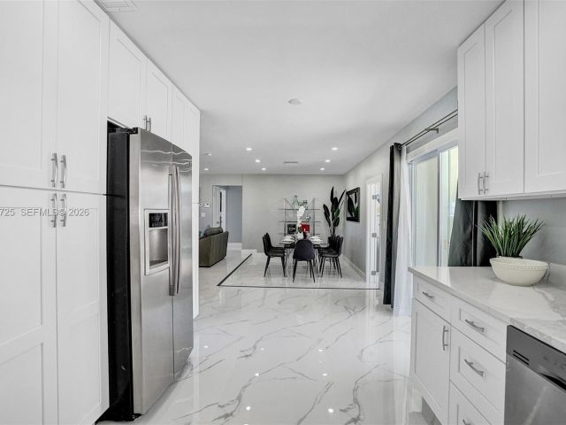 Продажа дома по адресу 477 SE 17th Ter - фото 7327161