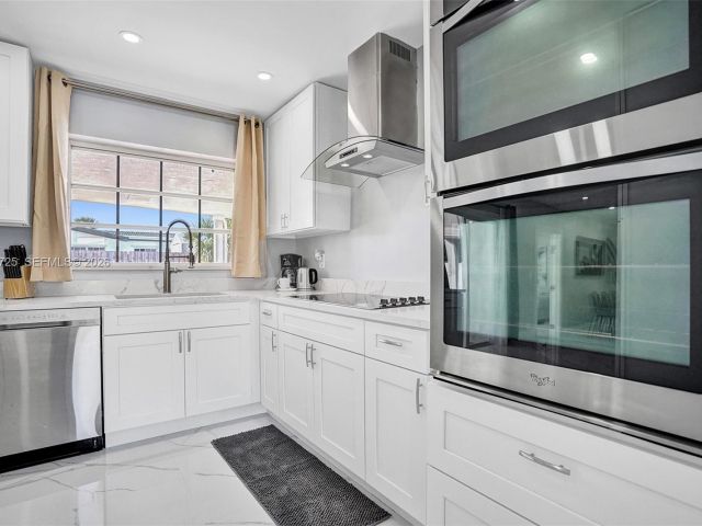 Продажа дома по адресу 477 SE 17th Ter - фото 7327163