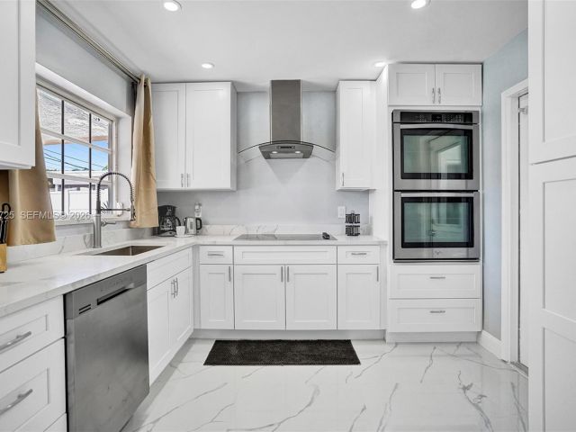 Продажа дома по адресу 477 SE 17th Ter - фото 7327164