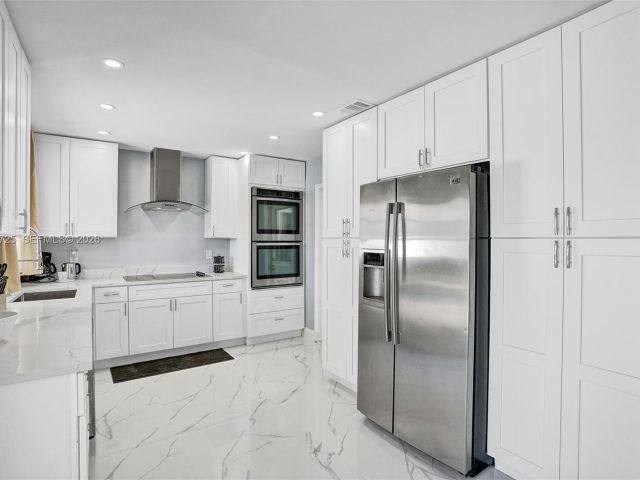 Продажа дома по адресу 477 SE 17th Ter - фото 7327165