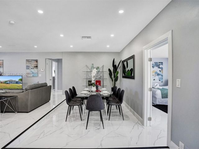 Продажа дома по адресу 477 SE 17th Ter - фото 7327168