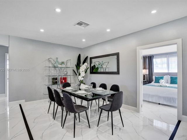 Продажа дома по адресу 477 SE 17th Ter - фото 7327169