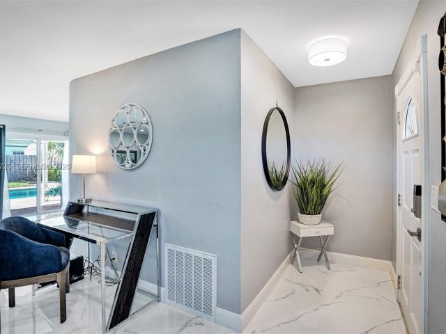 Продажа дома по адресу 477 SE 17th Ter - фото 7327172