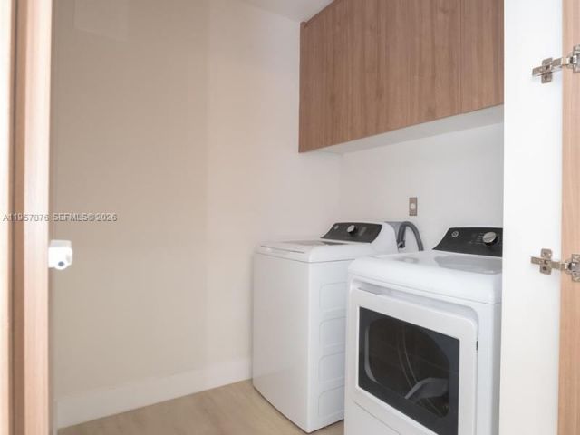 Продажа дома по адресу 15411 NE 10th Ave - фото 7332015