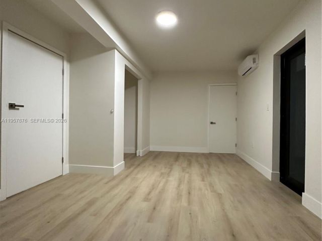 Продажа дома по адресу 15411 NE 10th Ave - фото 7332016