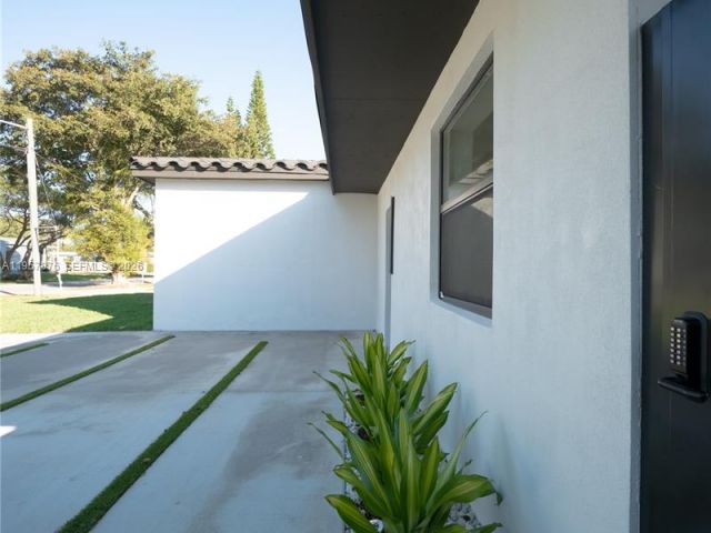 Продажа дома по адресу 15411 NE 10th Ave - фото 7332025