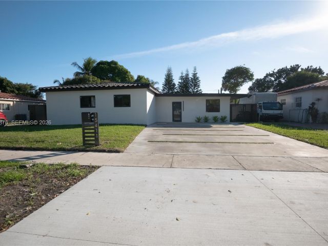 Продажа дома по адресу 15411 NE 10th Ave - фото 7332028