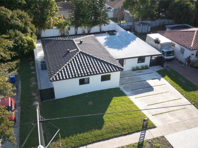 Продажа дома по адресу 15411 NE 10th Ave - фото 7332030