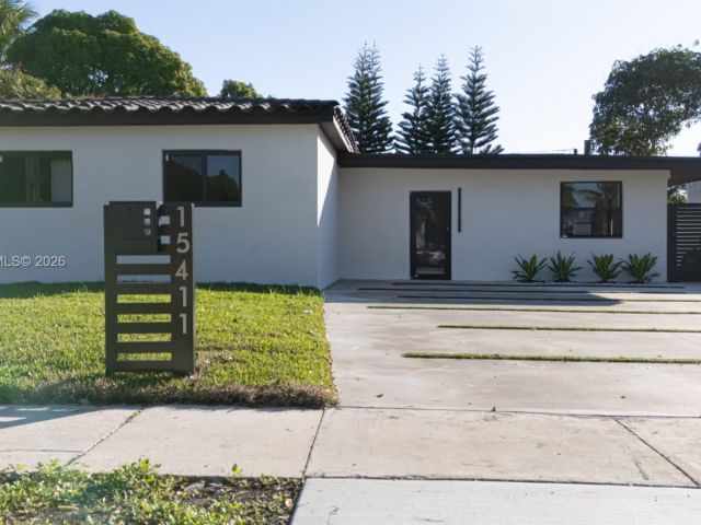 Продажа дома по адресу 15411 NE 10th Ave - фото 7332031