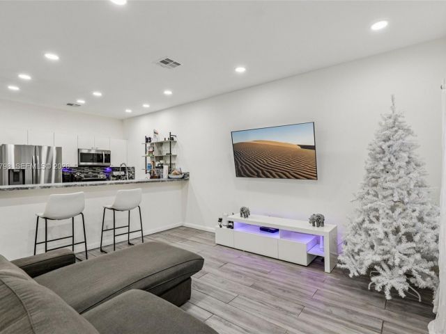 Продажа дома по адресу 2307 Washington St 5 - фото 7327959