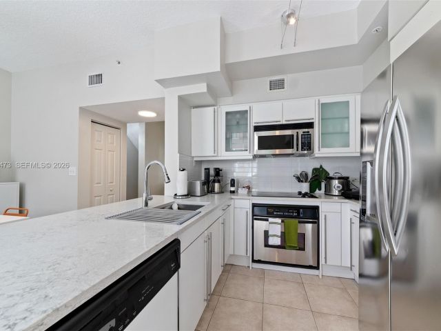 Дом в аренду по адресу 2067 S Ocean Dr TH5 - фото 7329101