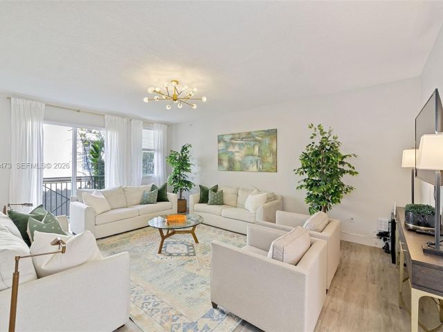 Дом в аренду по адресу 2067 S Ocean Dr TH5 - фото 7329107