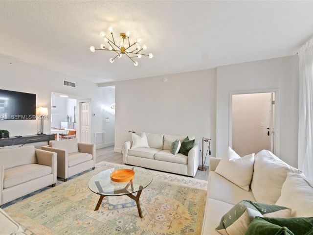 Дом в аренду по адресу 2067 S Ocean Dr TH5 - фото 7329110