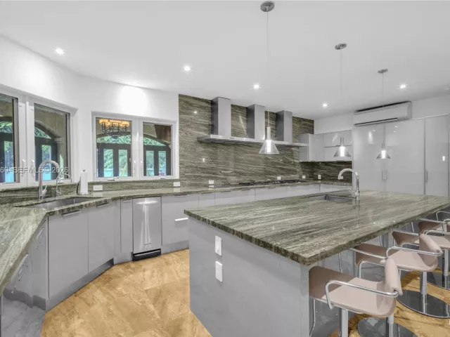 Продажа дома по адресу 1710 S Miami Ave - фото 7329452