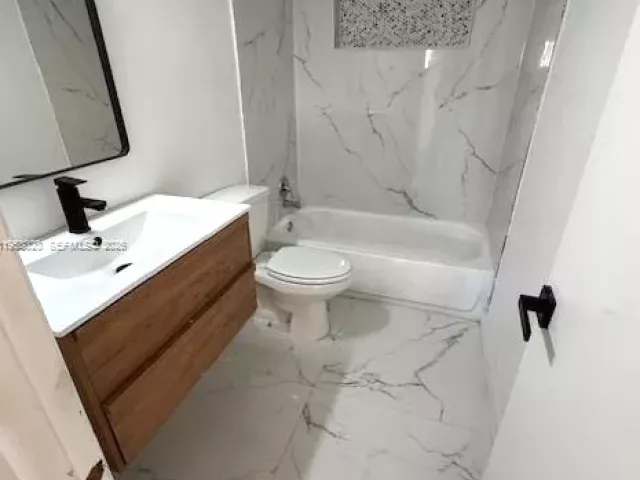 Продажа дома по адресу 3840 NE 12th Ave - фото 7328656