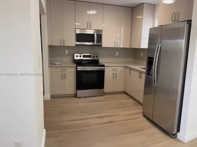 Продажа дома по адресу 3840 NE 12th Ave - фото 7328658