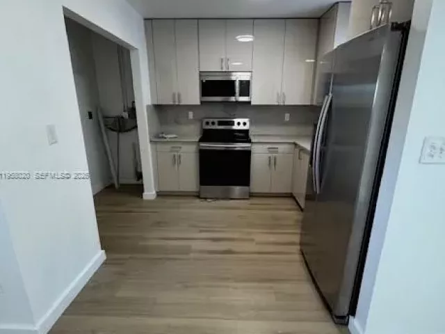 Продажа дома по адресу 3840 NE 12th Ave - фото 7328642
