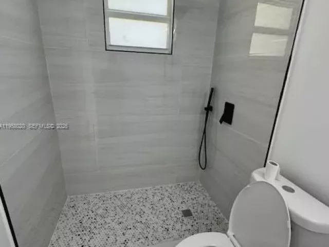 Продажа дома по адресу 3840 NE 12th Ave - фото 7328643