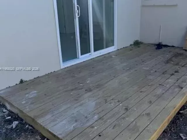 Продажа дома по адресу 3840 NE 12th Ave - фото 7328645