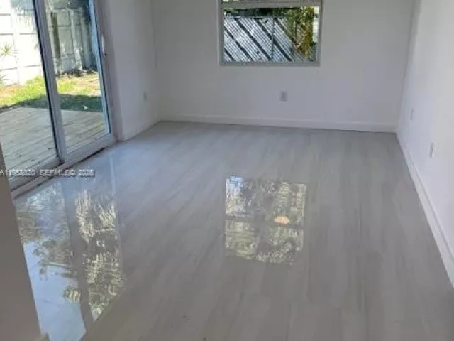 Продажа дома по адресу 3840 NE 12th Ave - фото 7328652