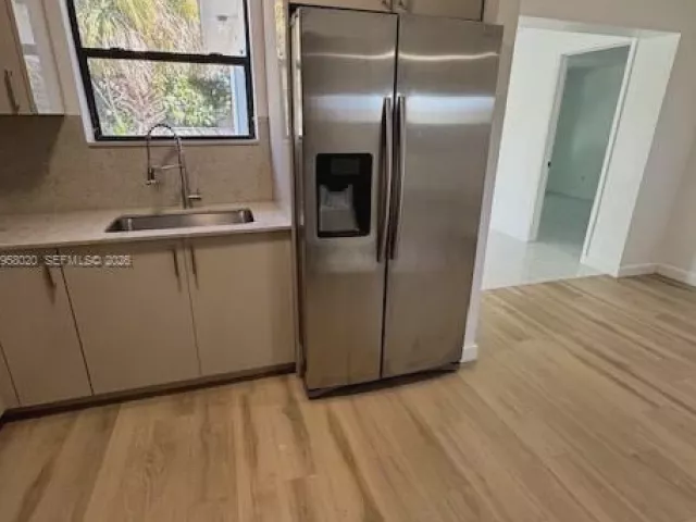 Продажа дома по адресу 3840 NE 12th Ave - фото 7328654