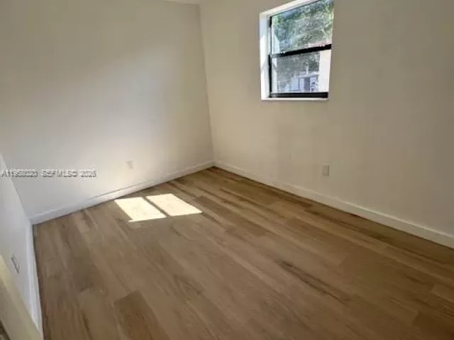 Продажа дома по адресу 3840 NE 12th Ave - фото 7328637