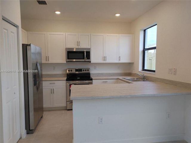 Дом в аренду по адресу 13313 SW 287th TERRACE - фото 7463311