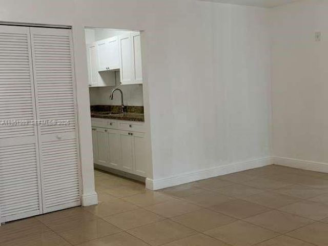 Дом в аренду по адресу 19377 NW 29th Ave - фото 7439641