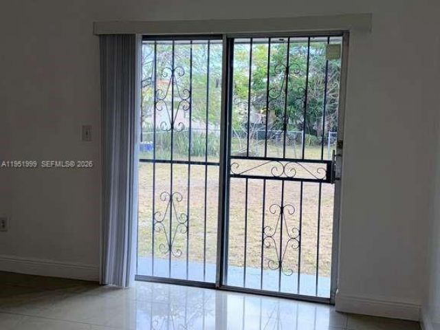 Дом в аренду по адресу 19377 NW 29th Ave - фото 7439650