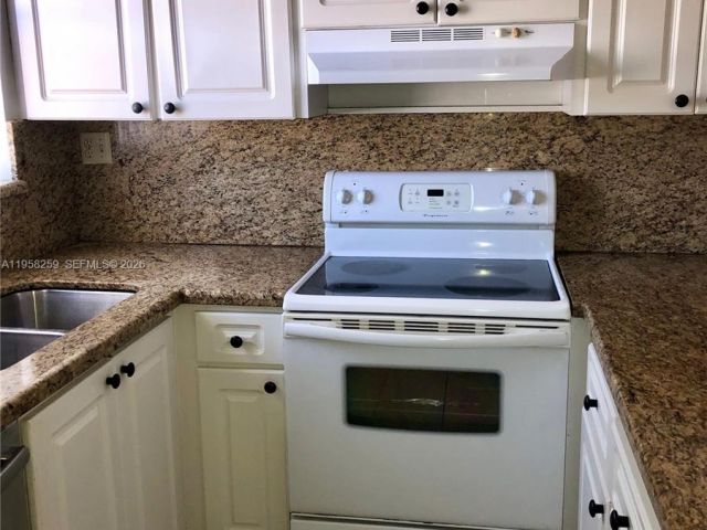 Дом в аренду по адресу 6407 SW 132nd Ct Cir 0 - фото 7464198